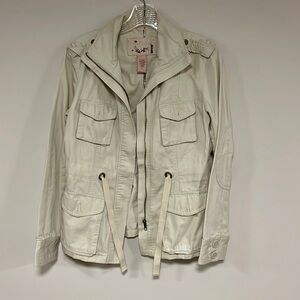 Beige denim jacket with multiple pockets, size medium by star jeans